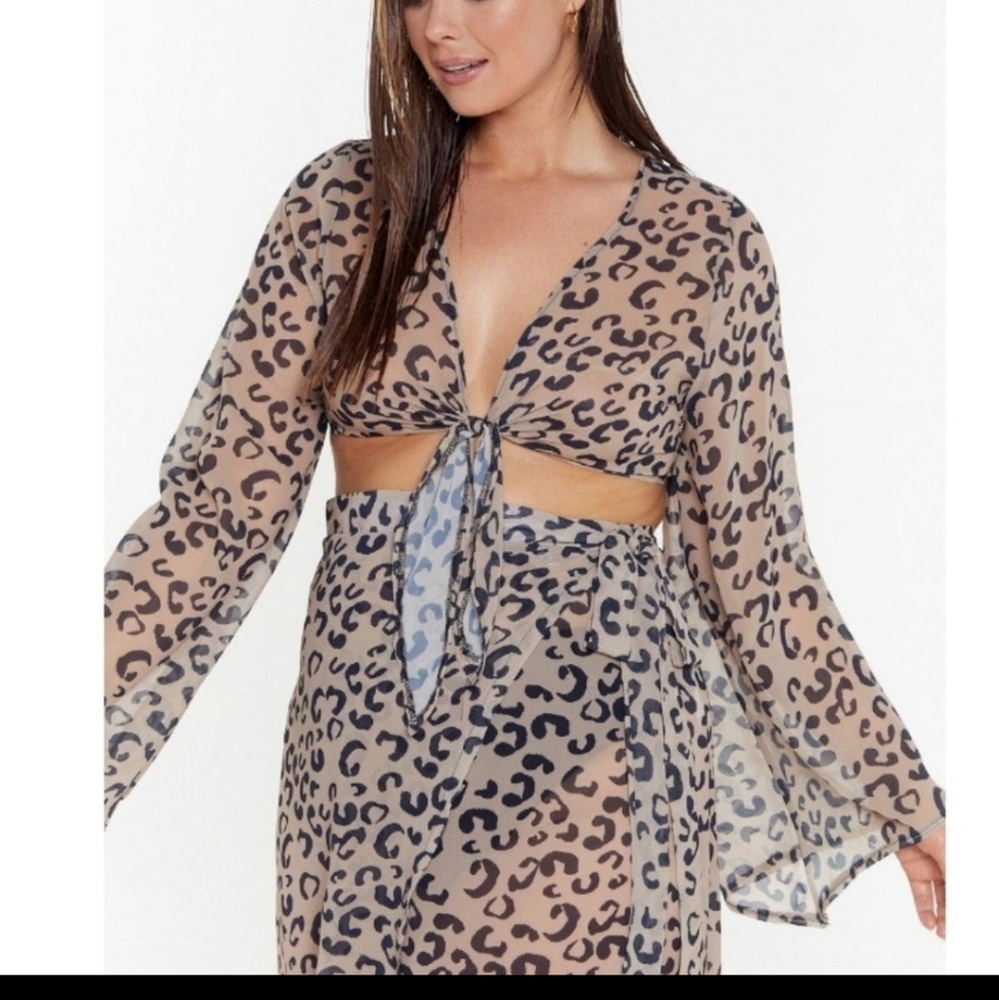 Plus size leopard cover up set. Top and bottom